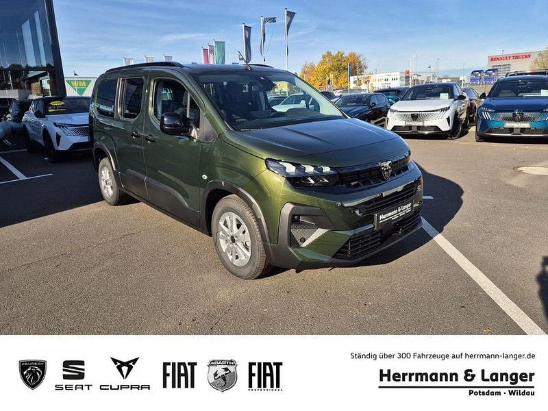 Neu Peugeot Rifter Allure 131 PS (96 kW) 2025 Grün Van / Kleinbus
