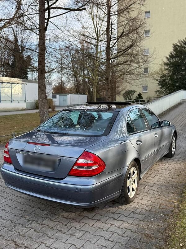 Gebraucht Mercedes E240 Avantgarde 177 PS (130 kW) 2004 Blau Limousine