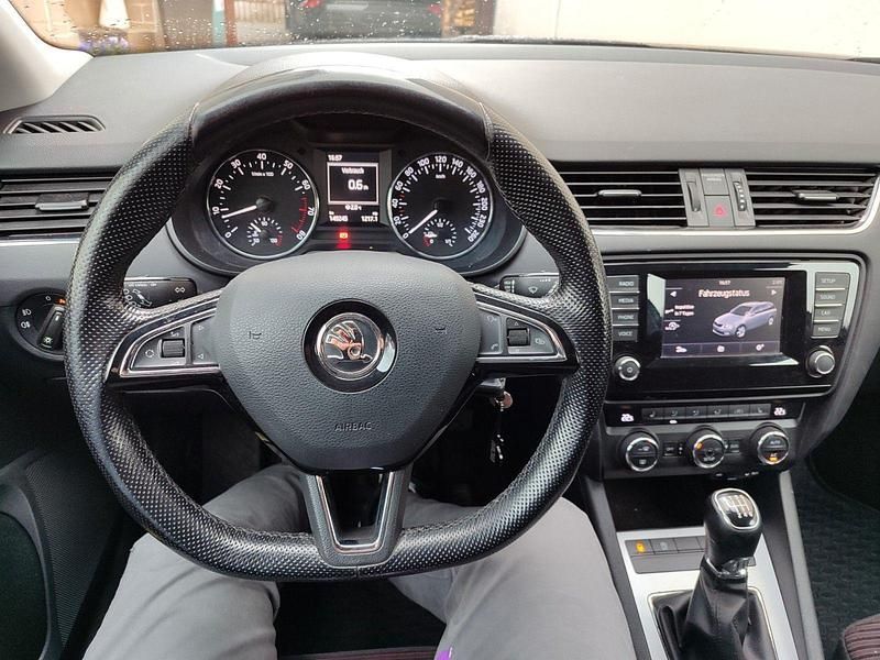 Gebraucht Skoda Octavia Ambition 140 PS (102 kW) 2014 Schwarz Kleinwagen
