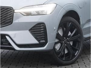 Neu Volvo XC60 Plus 310 PS (228 kW) 2026 Grau (vapour grey / metallic) SUV