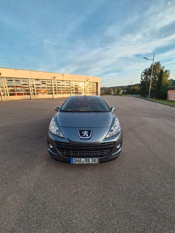 Grau Gebraucht 2011 Peugeot 207 CC Platinum Cabrio | 7.800 € (Teuer) - Bild 1/4
