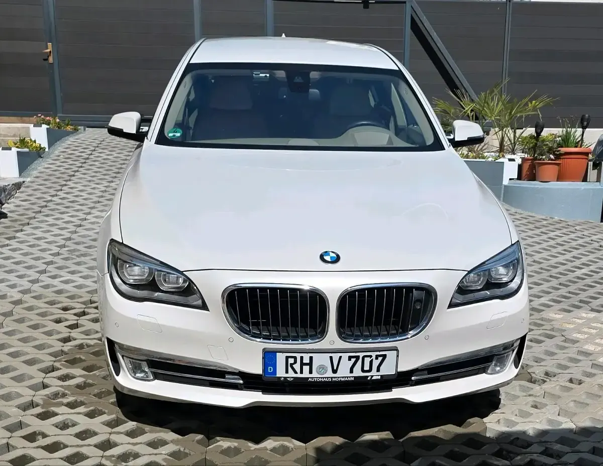 Gebraucht BMW 750L 381 PS (280 kW) 2013 Weiß Limousine