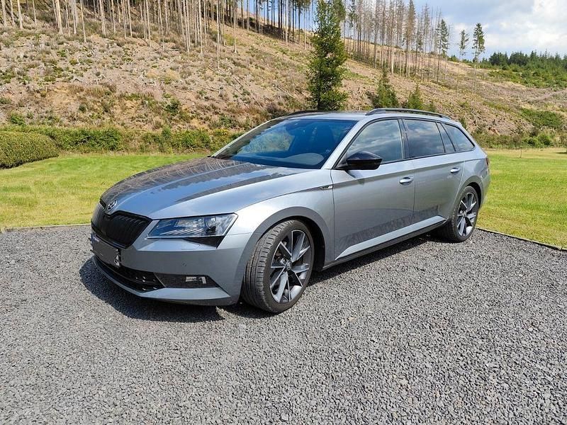 Grau Gebraucht 2018 Skoda Superb SportLine Kombi | 17.500 € (Superpreis) - Bild 1/4
