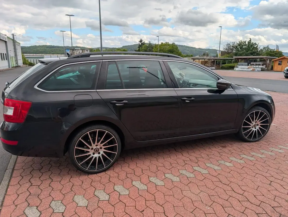 Usata Skoda Octavia Elegance 150 CV (110 kW) 2014 Nero Station wagon
