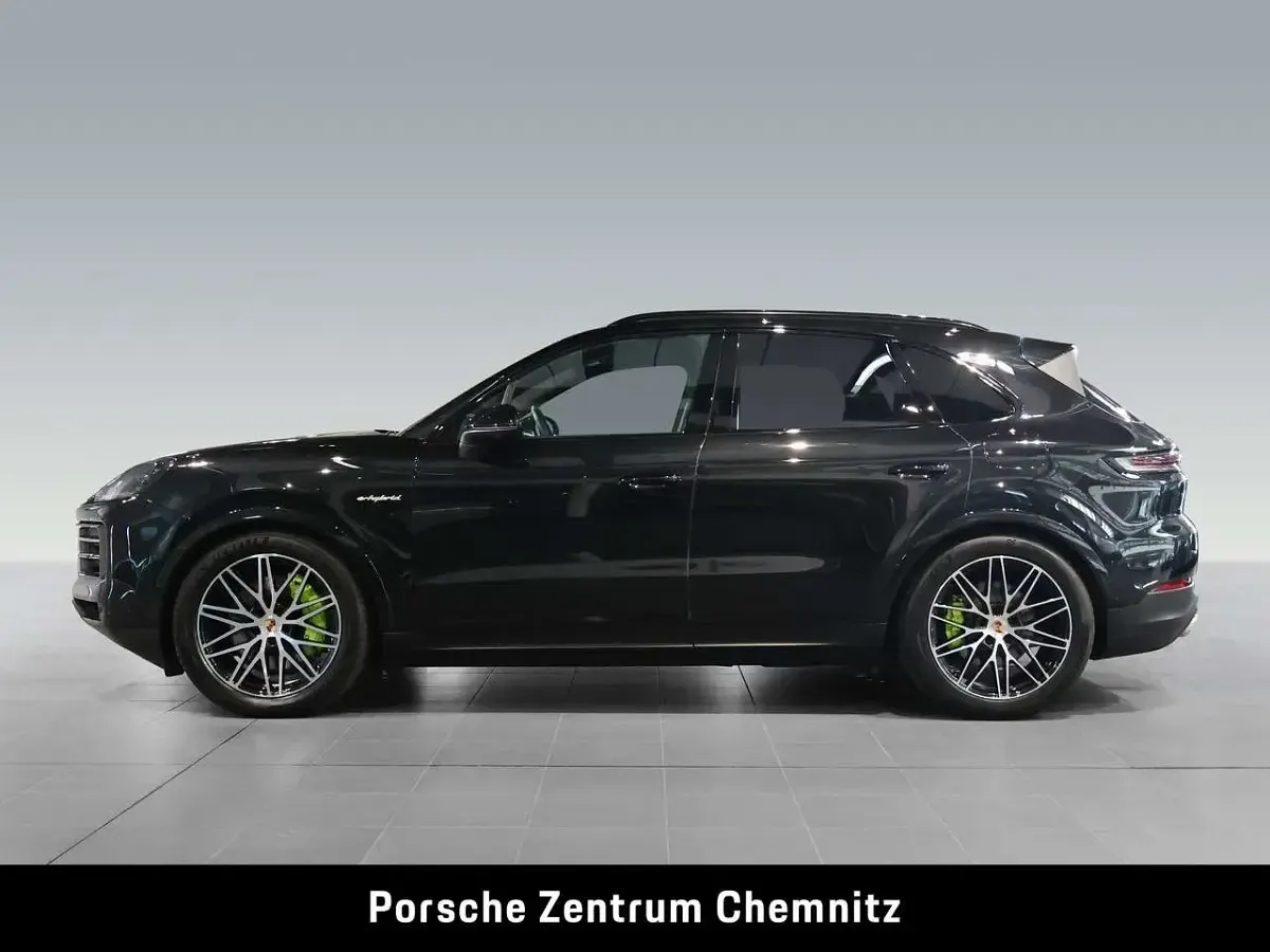 Używany Porsche Cayenne 470 KM (345 kW) 2024 Czarny SUV