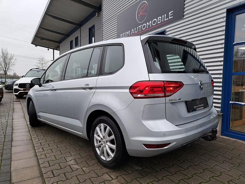Gebraucht VW Touran 110 PS (80 kW) 2018 Silber Van / Kleinbus