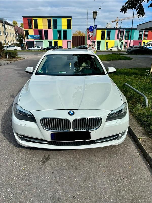 Weiß Gebraucht 2011 BMW 535 Limousine | 13.500 € - Bild 1/4