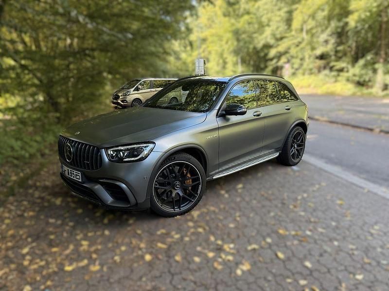 Grau Gebraucht 2021 Mercedes GLC63 AMG AMG SUV | 74.800 € (Teuer) - Bild 1/4