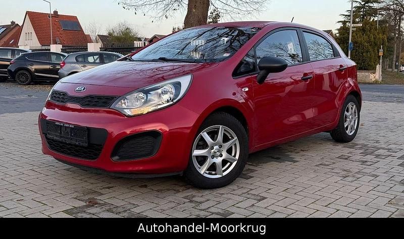 Rot Gebraucht 2014 Kia Rio Attract Limousine | 3.600 € (Guter Preis) - Bild 1/4