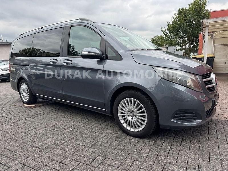 Gebraucht Mercedes V220 Edition 163 PS (119 kW) 2016 Flintgrau metallic Van / Kleinbus