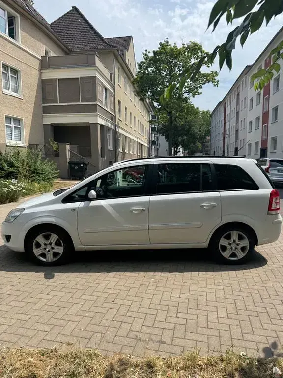 Gebraucht Opel Zafira Innovation 116 PS (85 kW) 2009 Weiß Van / Kleinbus