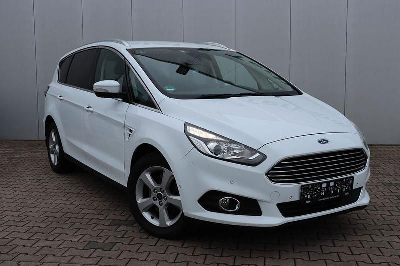 Gebraucht Ford S-MAX Titanium 150 PS (110 kW) 2017 Weiß Van / Kleinbus