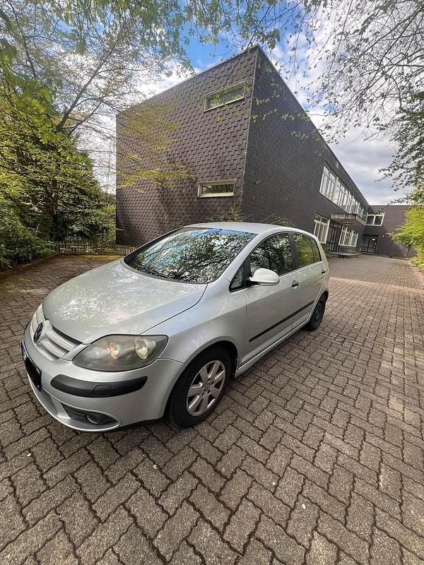 Second-hand VW Golf 105 CP (77 kW) 2006 Gri Monovolum
