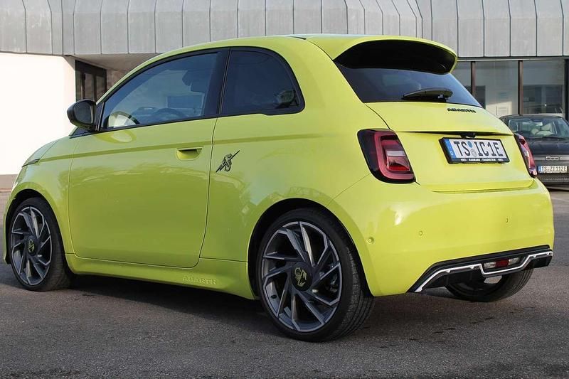Gebraucht Abarth 500e Scorpionissima 114 kW (155 PS) 2023 Acid green Kleinwagen