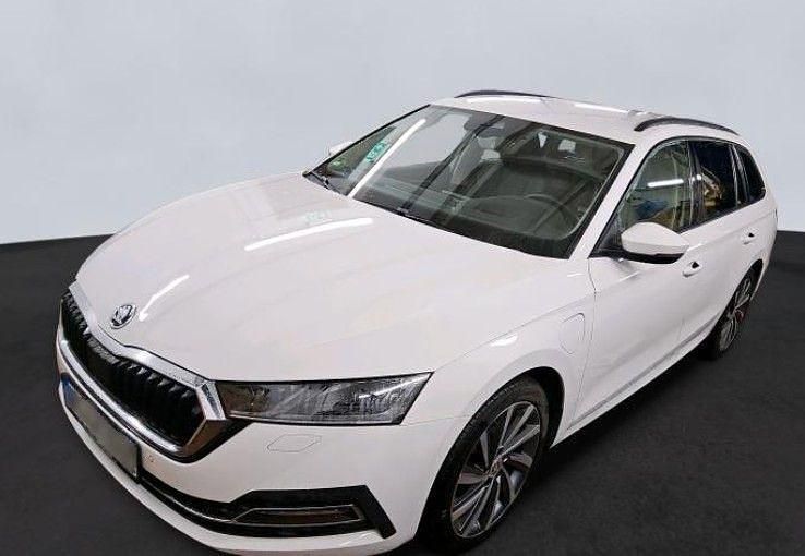 Weiß Gebraucht 2021 Skoda Octavia First Edition Kombi | 17.999 € (Etwas zu teuer) - Bild 1/4