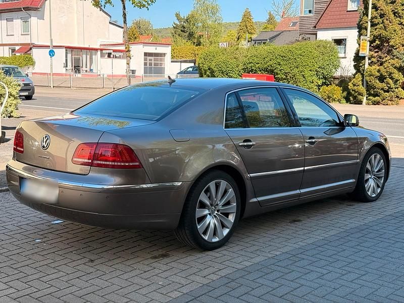 Usado VW Phaeton 239 HP (175 kW) 2011 Dourado Sedan