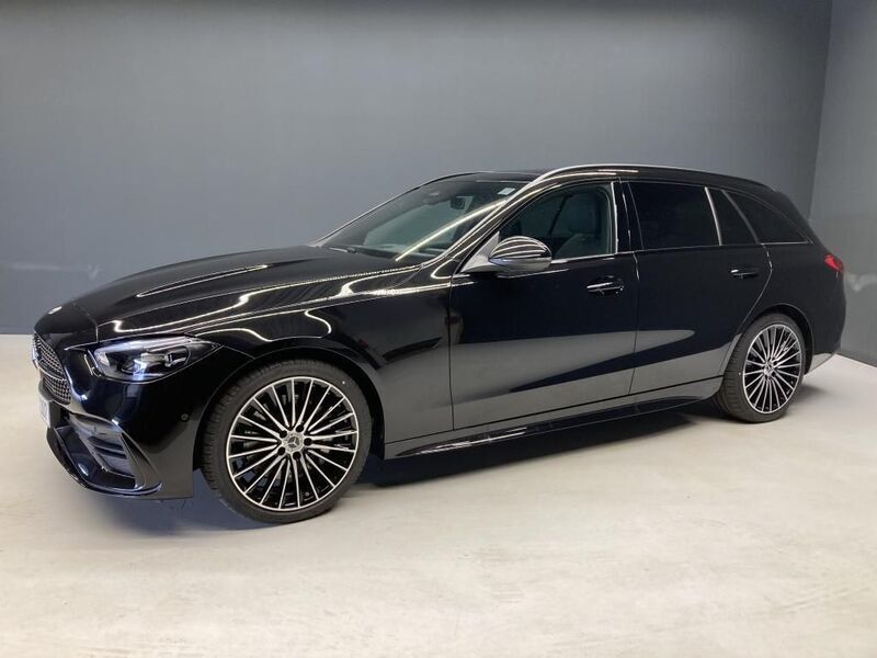 Obsidianschwarz Gebraucht 2024 Mercedes C200 Night Kombi | 47.890 € - Bild 1/4
