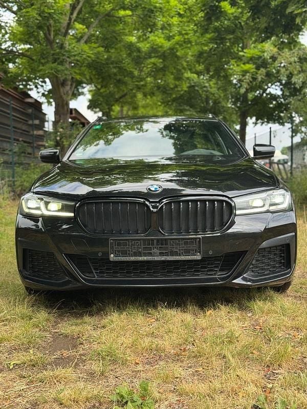 Gebraucht BMW 530 M Sport 286 PS (210 kW) 2022 Schwarz Kombi