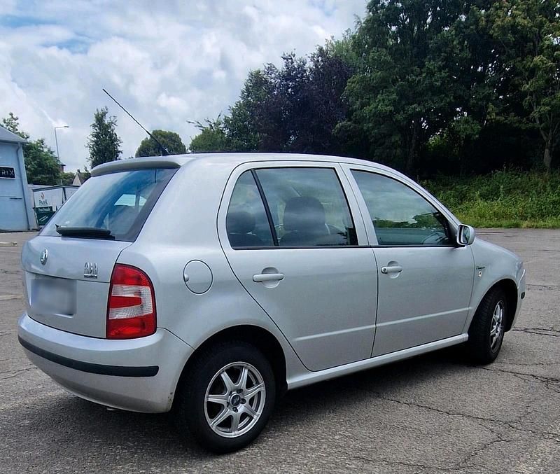 Silber Gebraucht 2006 Skoda Fabia Kleinwagen | 750 € (Superpreis) - Bild 1/4
