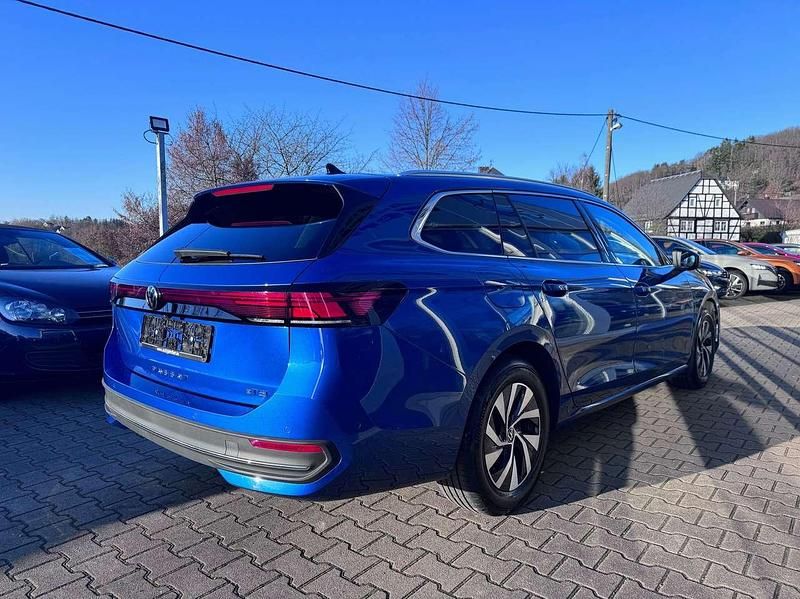 Gebraucht VW Passat Business 150 PS (110 kW) 2024 Blau Kombi
