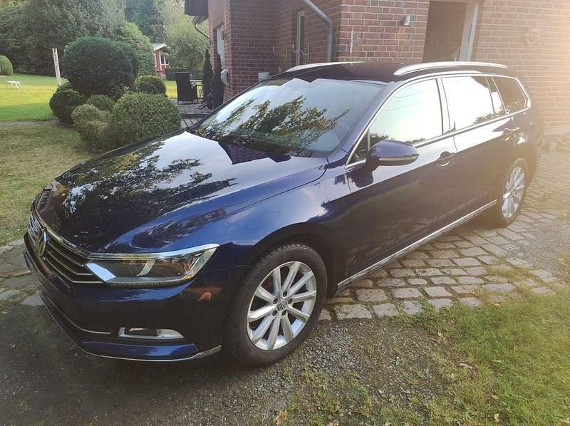 Blau Gebraucht 2017 VW Passat Highline Kombi | 16.500 € (Fairer Preis) - Bild 1/4