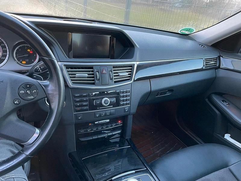 Gebraucht Mercedes E350 231 PS (169 kW) 2010 Silber Limousine