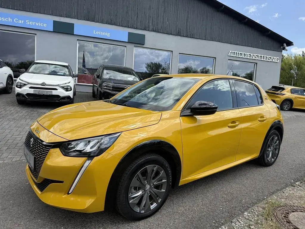 Gebraucht Peugeot e-208 Allure 100 kW (136 PS) 2022 Gelb faro Kleinwagen