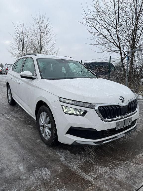 Weiß Gebraucht 2021 Skoda Kamiq Ambition SUV | 13.900 € (Superpreis) - Bild 1/4