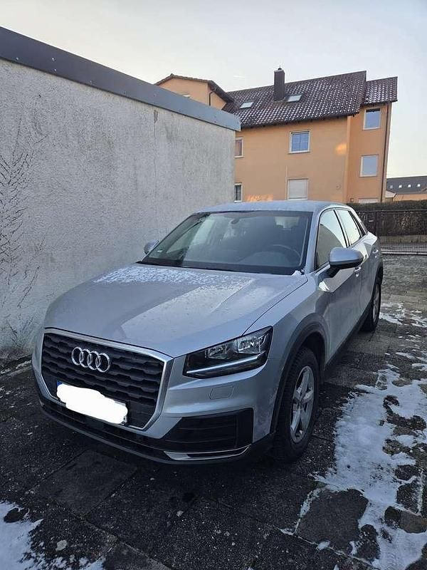 Gebraucht Audi Q2 Basis 116 PS (85 kW) 2018 Grau SUV
