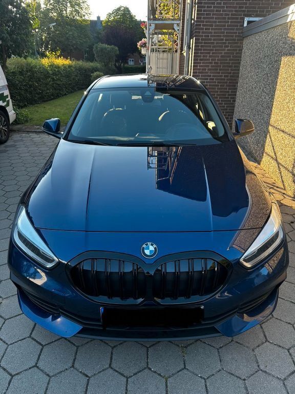 Blau Gebraucht 2021 BMW 116 Sport Line Kleinwagen | 13.000 € (Guter Preis) - Bild 1/4