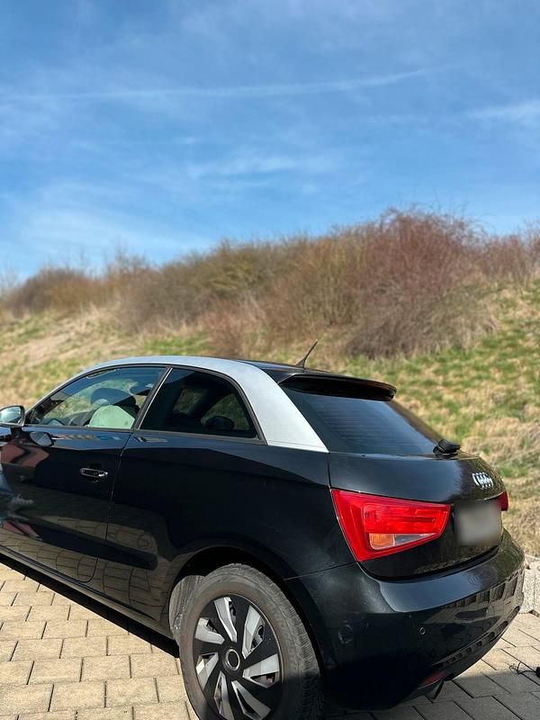 Używany Audi A1 65 KM (47 kW) 2011 Czarny Hatchback