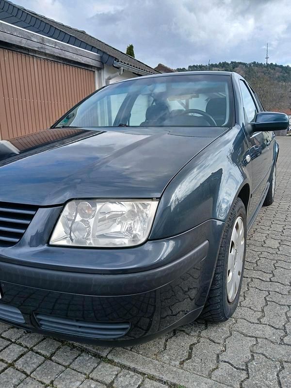 Gebraucht VW Bora 115 PS (84 kW) 2003 Grau Limousine