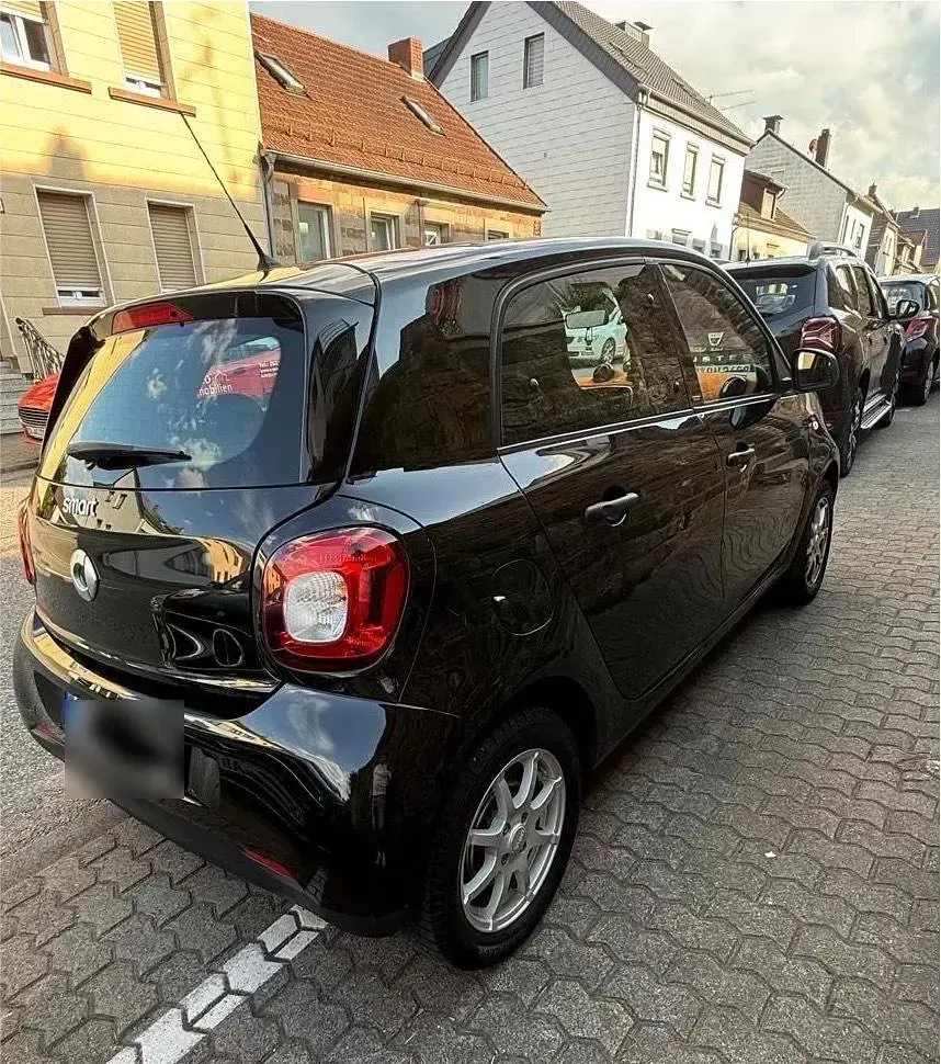 Gebraucht Smart ForFour 71 PS (52 kW) 2016 Schwarz Kleinwagen