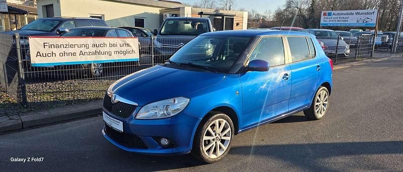 Raceblau metallic Gebraucht 2014 Skoda Fabia Best of Kleinwagen | 4.990 € - Bild 1/4