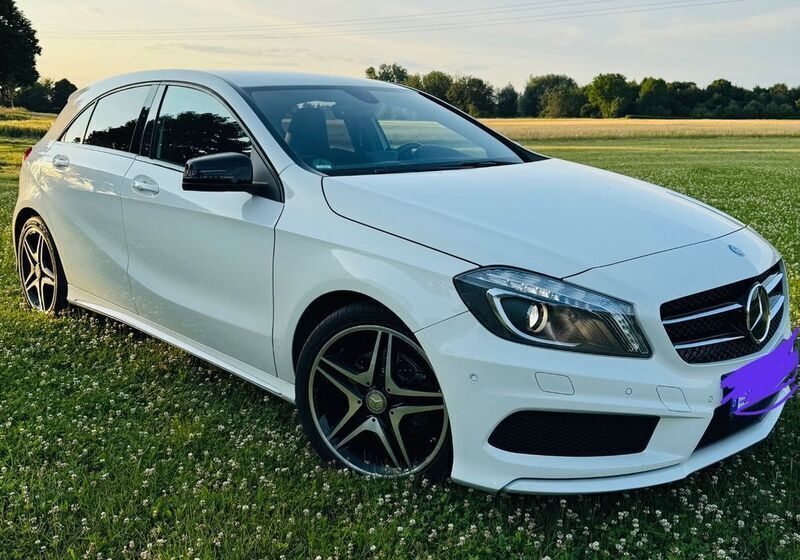 Weiß Gebraucht 2015 Mercedes A180 AMG line Limousine | 14.600 € (Fairer Preis) - Bild 1/4