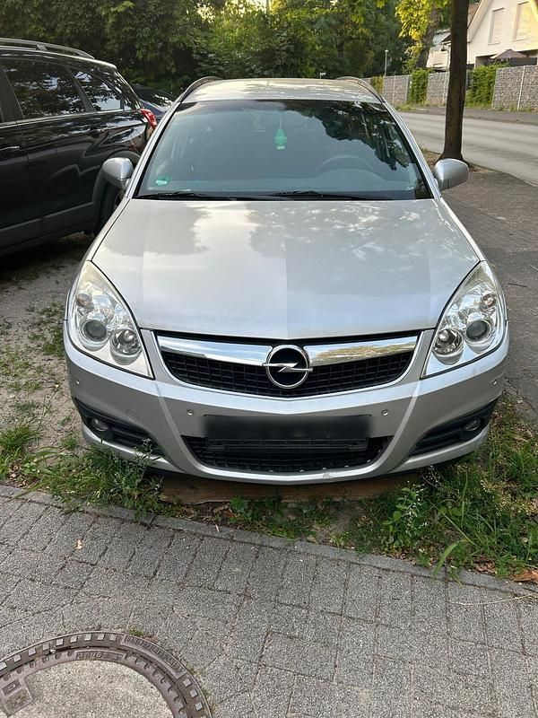 Silber Gebraucht 2008 Opel Vectra Kombi | 2.200 € (Guter Preis) - Bild 1/4