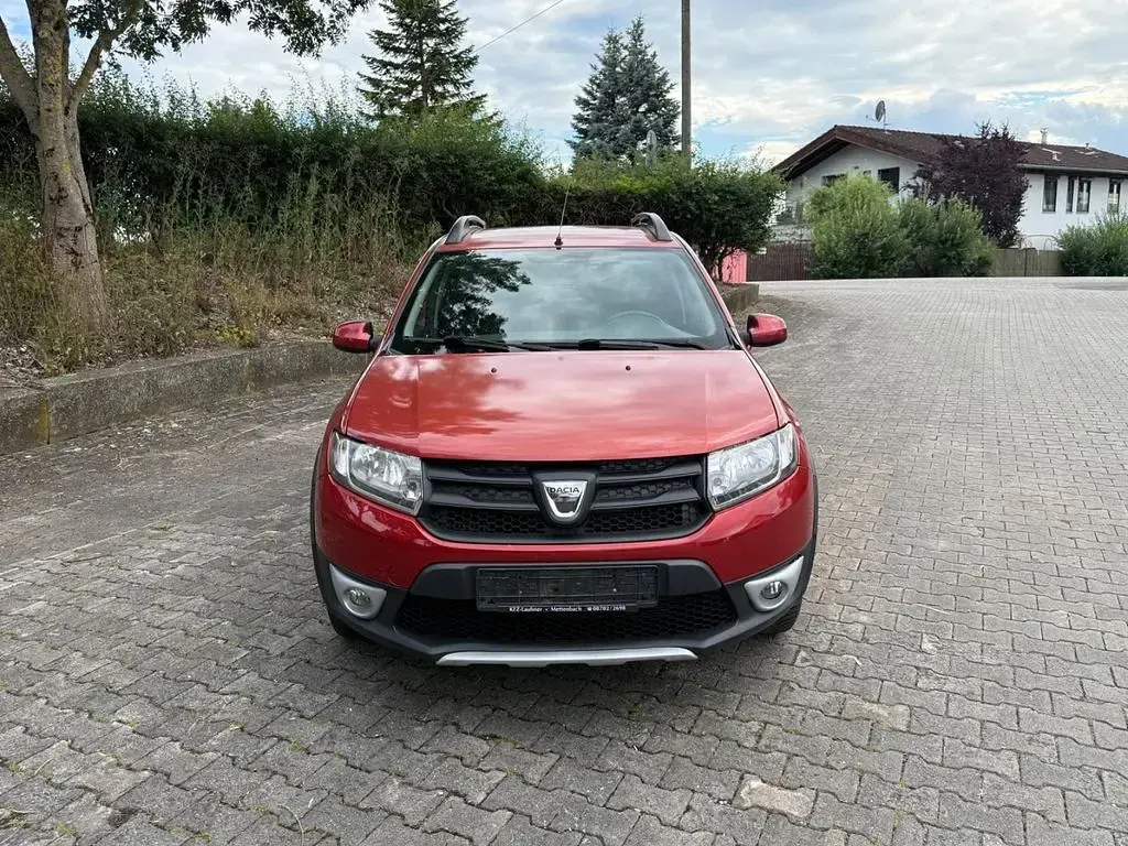 Gebraucht Dacia Sandero Stepway Ambiance 90 PS (66 kW) 2014 Rot Limousine