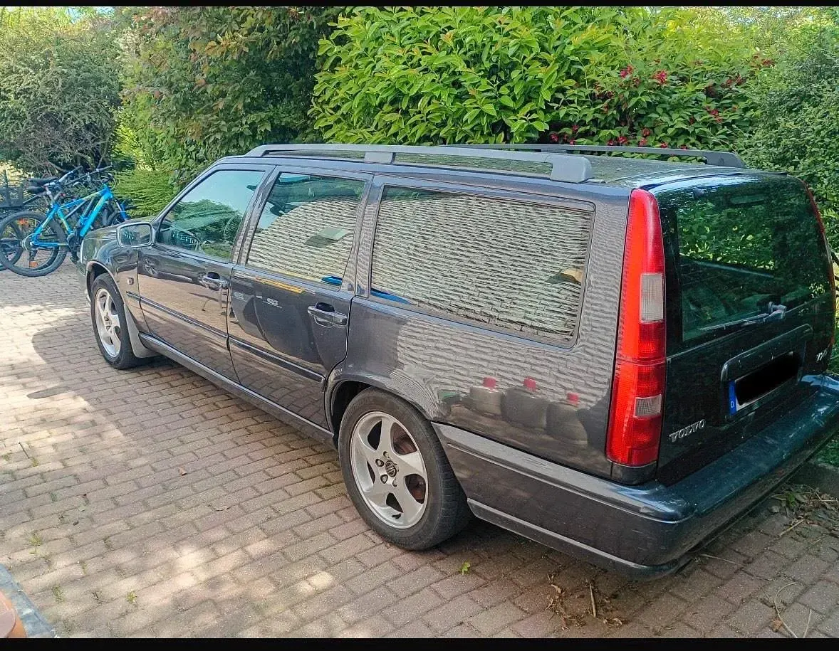 Gebraucht Volvo V70 140 PS (102 kW) 1999 Schwarz Kombi