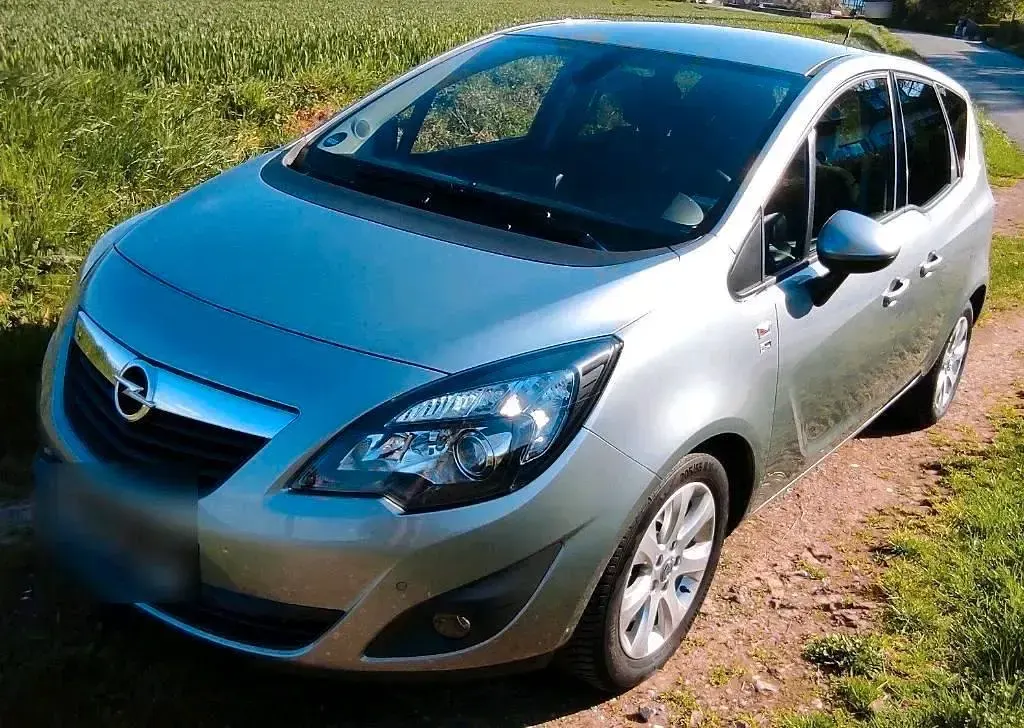 Gebraucht Opel Meriva Edition 140 PS (102 kW) 2012 Silber Van / Kleinbus