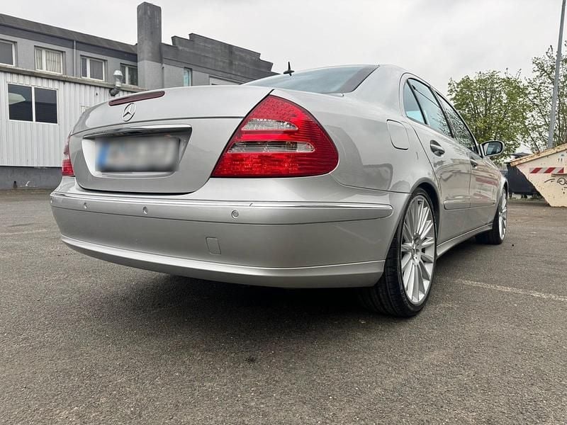 Gebraucht Mercedes E350 Avantgarde 272 PS (200 kW) 2005 Grau Limousine