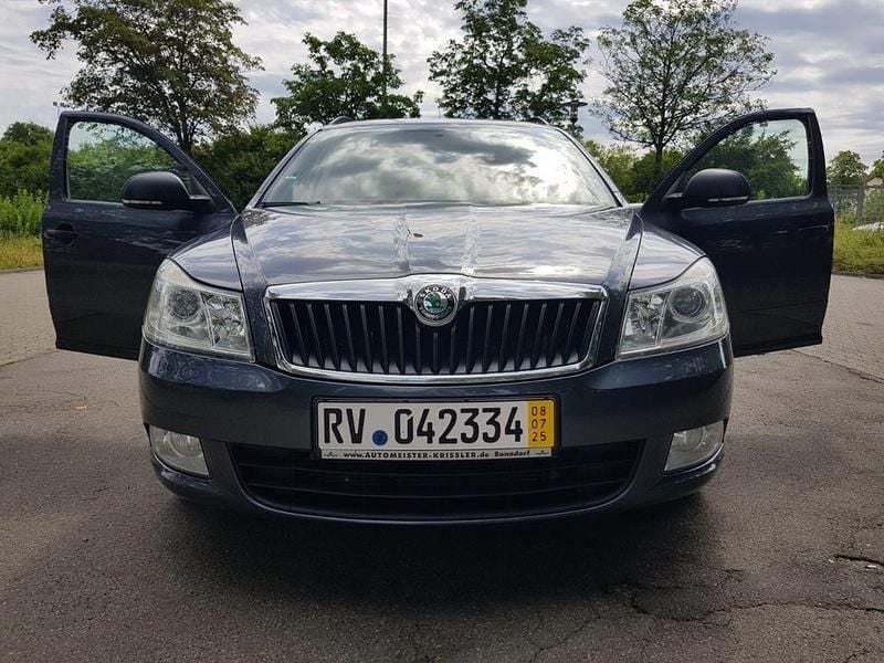 Gebraucht Skoda Octavia Ambition 122 PS (89 kW) 2011 Grau Kombi