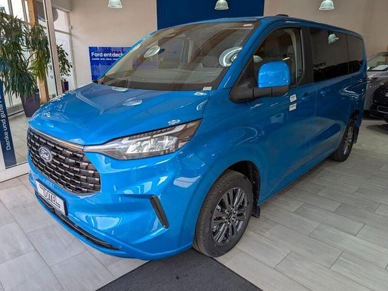Digital aqua blue Neu 2025 Ford Tourneo Custom Titanium Van / Kleinbus | 47.719 € (Guter Preis) - Bild 1/4