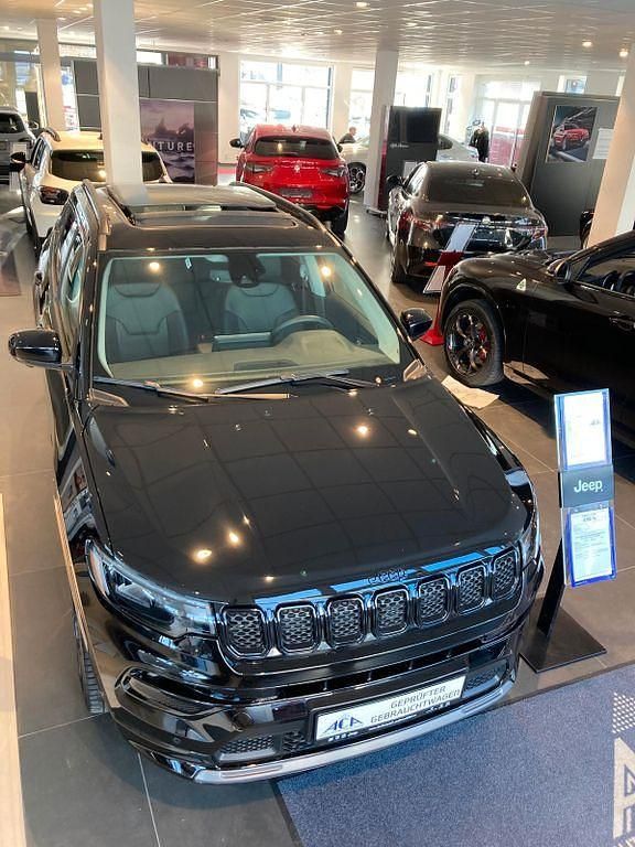 Gebraucht Jeep Compass 131 PS (96 kW) 2023 Schwarz SUV