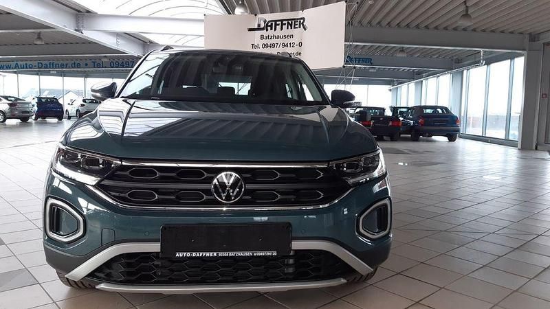 Gebraucht VW T-Roc 150 PS (110 kW) 2024 Blau SUV