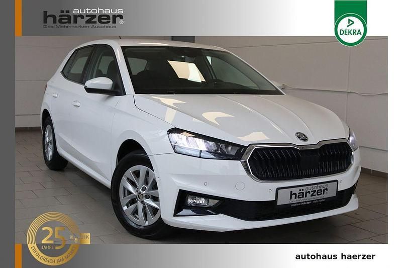 Weiß Gebraucht 2023 Skoda Fabia Style Limousine | 19.990 € (Fairer Preis) - Bild 1/4