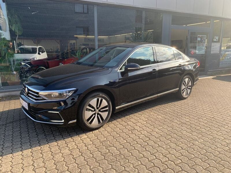 Schwarz Gebraucht 2020 VW Passat GTE Limousine | 22.790 € (Superpreis) - Bild 1/4