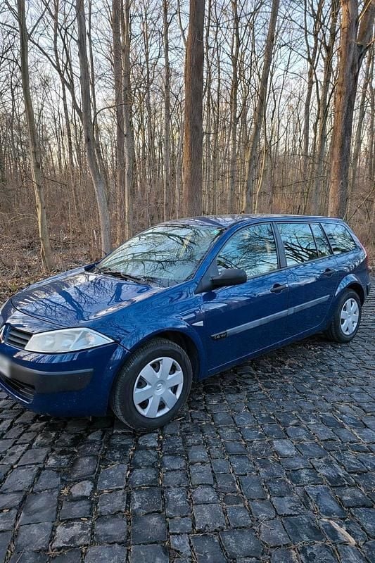 Blau Gebraucht 2005 Renault Mégane GrandTour Kombi | 800 € (Guter Preis) - Bild 1/4