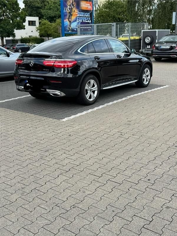 Schwarz Gebraucht 2019 Mercedes GLC220 Coupé | 29.999 € (Fairer Preis) - Bild 1/4