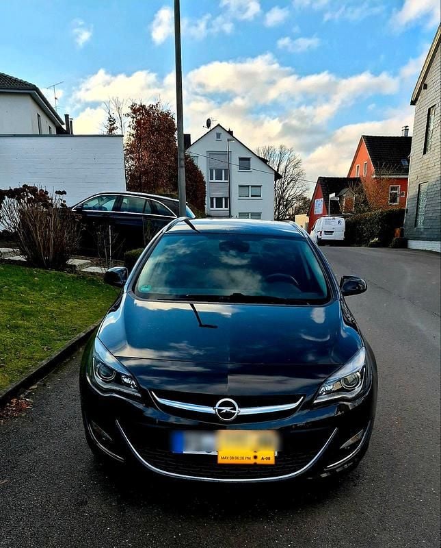 Schwarz Gebraucht 2015 Opel Astra Kombi | 9.399 € - Bild 1/4