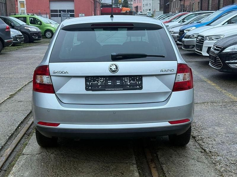 Gebraucht Skoda Rapid Ambition 105 PS (77 kW) 2013 Silber Kleinwagen